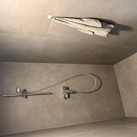 Weedenhof In 6 Personen 3 Schlafzimmer A Apartman Zornheim
